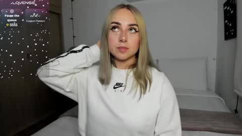 Snapshot of sophi_moreno chatting on December 7, 5:04 am Sofi online show from December 7, 5:04 am