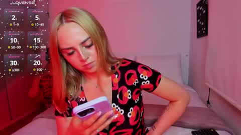 Snapshot of sophi_moreno chatting on December 18, 1:15 am Sofi online show from December 18, 1:15 am