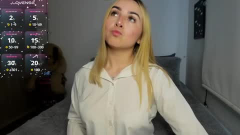 Snapshot of sophi_moreno chatting on February 26, 10:42 pm Sofi online show from February 26, 10:42 pm