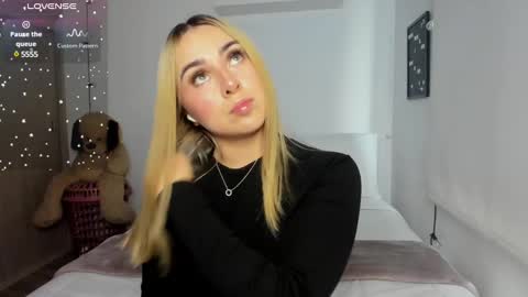 Snapshot of sophi_moreno chatting on March 10, 10:02 pm Sofi online show from March 10, 10:02 pm