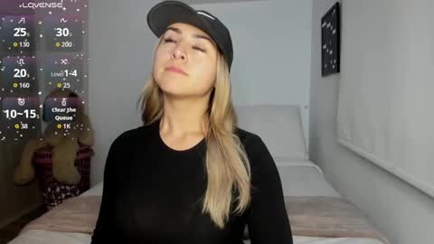 Snapshot of sophi_moreno chatting on September 30, 2:38 am Sofi online show from September 30, 2:38 am