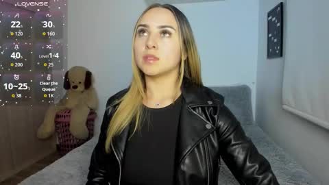 Snapshot of sophi_moreno chatting on December 13, 11:32 pm Sofi online show from December 13, 11:32 pm