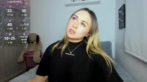 Snapshot of sophi_moreno chatting on December 16, 12:59 am Sofi online show from December 16, 12:59 am