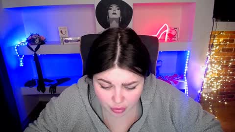 sophia__olsen online show from January 14, 9:35 am