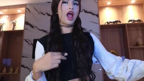 Snapshot of sophia_cambpell chatting on December 4, 9:34 pm Sophia online show from December 4, 9:34 pm