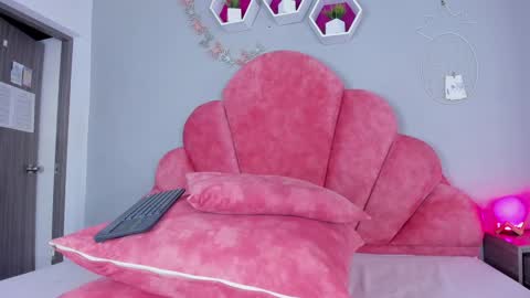 Snapshot of sophia_hoyos_ chatting on January 7, 5:43 am Sophi online show from January 7, 5:43 am