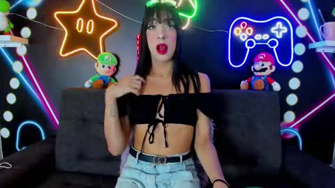 Snapshot of sophia_hoyos_ chatting on March 7, 2:57 am Sophi online show from March 7, 2:57 am