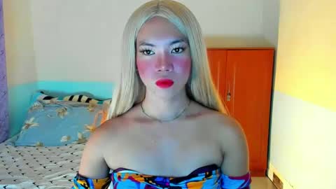 Snapshot of sophia_miller69x chatting on February 13, 7:42 pm SOPHIA online show from February 13, 7:42 pm