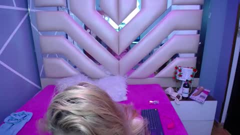 Snapshot of sophia_ny chatting on February 19, 7:16 pm SOPHIA online show from February 19, 7:16 pm