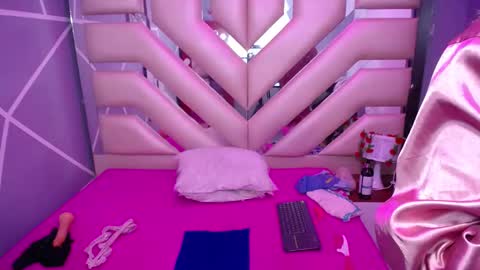 Snapshot of sophia_ny chatting on February 21, 8:38 pm SOPHIA online show from February 21, 8:38 pm