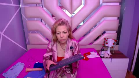 Snapshot of sophia_ny chatting on February 22, 9:59 pm SOPHIA online show from February 22, 9:59 pm