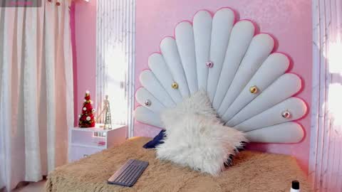 sophia online show from December 2, 8:55 pm