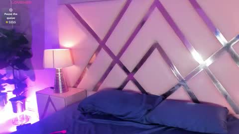 Snapshot of sophiabloss chatting on October 24, 4:20 am Sophie online show from October 24, 4:20 am