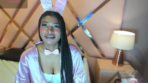 Snapshot of sophiabloss chatting on October 31, 5:19 am Sophie online show from October 31, 5:19 am