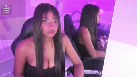 Snapshot of sophiabloss chatting on November 26, 4:35 am Sophie online show from November 26, 4:35 am