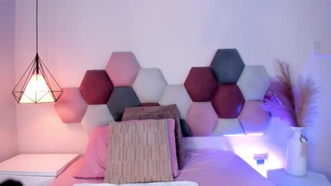 Snapshot of sophiacolliins chatting on September 11, 12:44 am sophiacolliins online show from September 11, 12:44 am