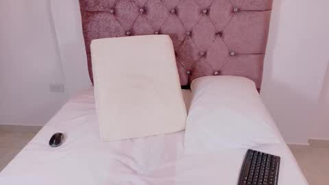 Snapshot of sophiacutteee chatting on November 7, 12:27 pm Sophia online show from November 7, 12:27 pm