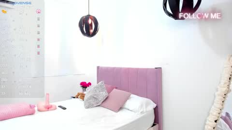 Snapshot of sophiamoon99 chatting on January 13, 9:52 pm Im Sophia Model Independent Enjoy My videos here when Im Offline online show from January 13, 9:52 pm