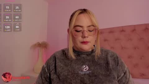 Snapshot of sophiarossee chatting on October 16, 12:17 pm Sofi online show from October 16, 12:17 pm