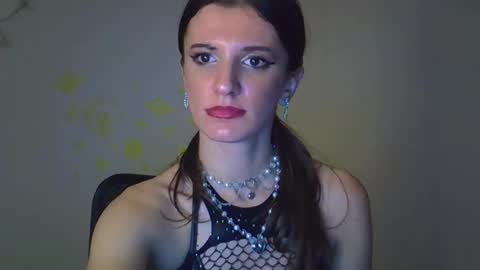 Snapshot of sophiaskinnybitch chatting on November 1, 8:33 pm Sophia online show from November 1, 8:33 pm