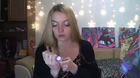 Snapshot of sophiasonata chatting on December 13, 6:38 pm SophiaSonata online show from December 13, 6:38 pm