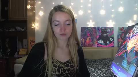 Snapshot of sophiasonata chatting on December 13, 11:39 pm SophiaSonata online show from December 13, 11:39 pm