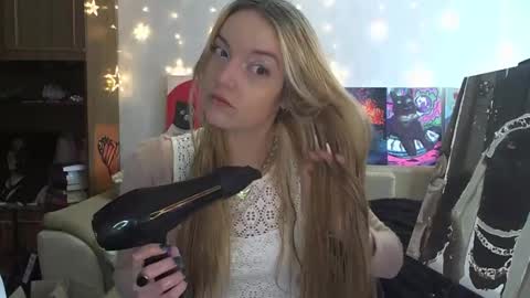 Snapshot of sophiasonata chatting on February 16, 11:27 am SophiaSonata online show from February 16, 11:27 am