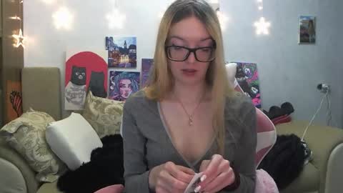 Snapshot of sophiasonata chatting on September 16, 8:21 pm SophiaSonata online show from September 16, 8:21 pm