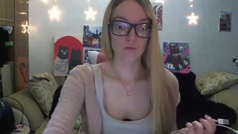 Snapshot of sophiasonata chatting on October 3, 9:45 pm SophiaSonata online show from October 3, 9:45 pm