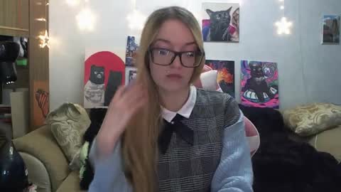 Snapshot of sophiasonata chatting on October 4, 7:56 pm SophiaSonata online show from October 4, 7:56 pm