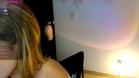 Snapshot of sophiazilla chatting on December 18, 5:35 am Sophia Smith online show from December 18, 5:35 am