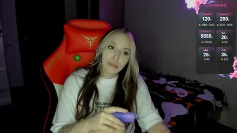 Snapshot of sophie__lambert chatting on October 4, 4:49 pm sophie__lambert online show from October 4, 4:49 pm