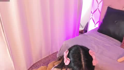 Snapshot of sophie_bunny1 chatting on December 17, 4:34 am Sophie online show from December 17, 4:34 am