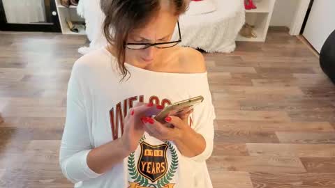 Sophie online show from September 12, 6:57 am