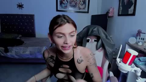 Snapshot of sophie_dolly_ chatting on November 26, 12:11 am sophie doll online show from November 26, 12:11 am