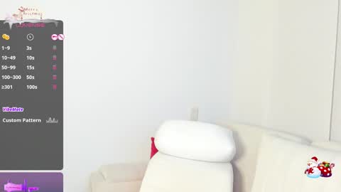 Snapshot of sophie_evanss_ chatting on December 29, 11:08 pm online show from December 29, 11:08 pm