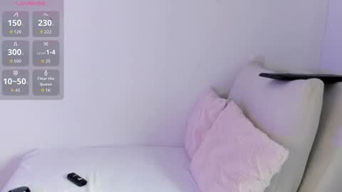 Snapshot of sophie_evanss_ chatting on November 2, 7:16 pm online show from November 2, 7:16 pm