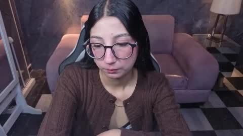 sophie_jones_b online show from March 12, 1:06 pm