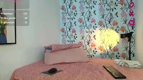 Snapshot of sophie_lii chatting on February 20, 8:36 pm Sophie or Sof online show from February 20, 8:36 pm