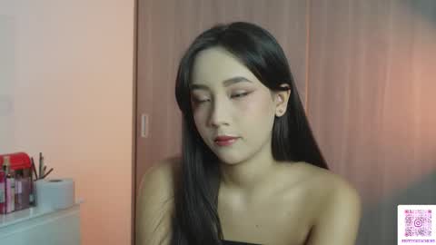 Snapshot of sophie_lii chatting on February 22, 12:01 am Sophie or Sof online show from February 22, 12:01 am