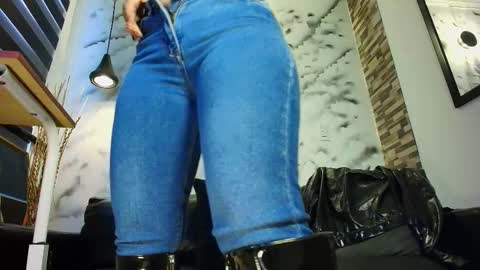 Sophie online show from October 17, 1:03 pm