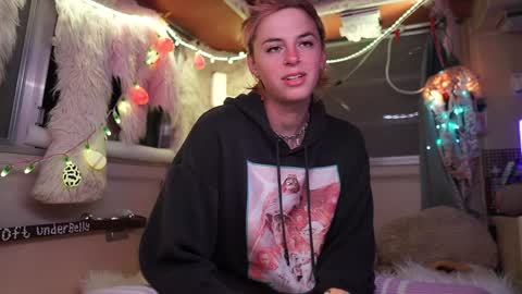 Snapshot of sophie_lovely chatting on December 5, 4:09 am derpy derpington online show from December 5, 4:09 am