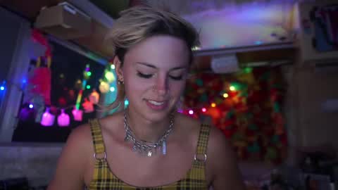 Snapshot of sophie_lovely chatting on March 10, 2:17 am derpy derpington online show from March 10, 2:17 am