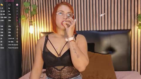 Snapshot of sophie_new25 chatting on September 18, 12:18 pm sophie_new25 online show from September 18, 12:18 pm