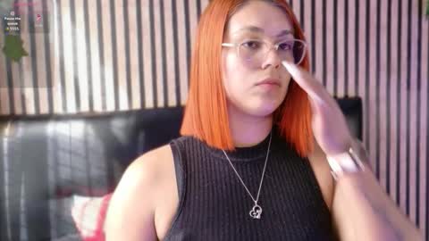 Snapshot of sophie_new25 chatting on October 20, 12:49 pm sophie_new25 online show from October 20, 12:49 pm