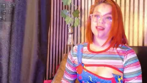 Snapshot of sophie_new25 chatting on October 22, 4:51 pm sophie_new25 online show from October 22, 4:51 pm