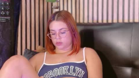 Snapshot of sophie_new25 chatting on October 30, 5:13 pm sophie_new25 online show from October 30, 5:13 pm