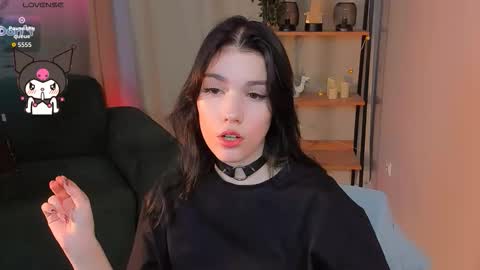 sophie_nomenal_ online show from October 14, 1:45 pm