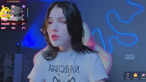 sophie_nomenal_ online show from December 21, 12:23 pm