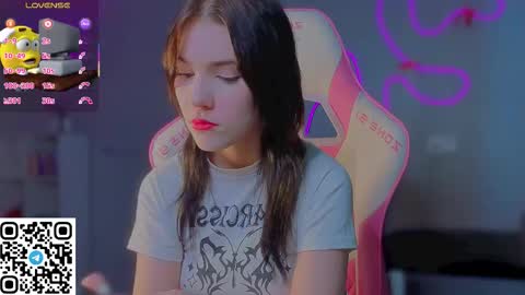 sophie_nomenal_ online show from March 5, 9:27 am